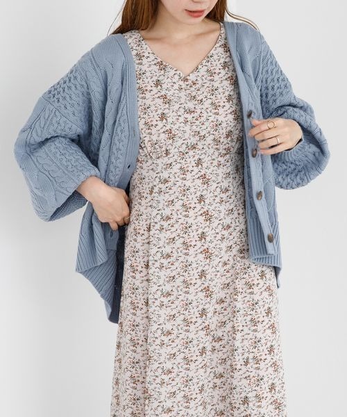 mysty woman(ミスティウーマン)の「ケーブルミックスボリュームカーディガン 165691(カーディガン/ボレロ・レディース・オフホワイト/チャコールグレー/モカ/ブルー/レッド/ライトグリーン・SMALL/MEDIUM)」の5枚目の写真