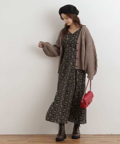 mysty woman(ミスティウーマン)の「ケーブルミックスボリュームカーディガン 165691(カーディガン/ボレロ・レディース・オフホワイト/チャコールグレー/モカ/ブルー/レッド/ライトグリーン・SMALL/MEDIUM)」の12枚目の写真