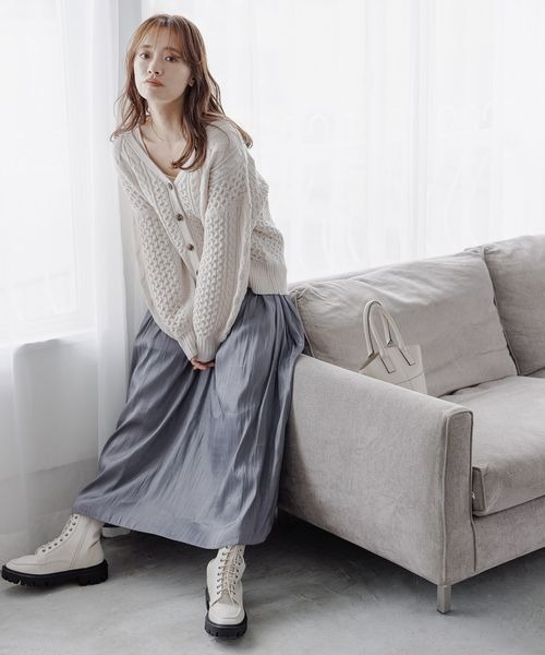 mysty woman(ミスティウーマン)の「ケーブルミックスボリュームカーディガン 165691(カーディガン/ボレロ・レディース・オフホワイト/チャコールグレー/モカ/ブルー/レッド/ライトグリーン・SMALL/MEDIUM)」の7枚目の写真