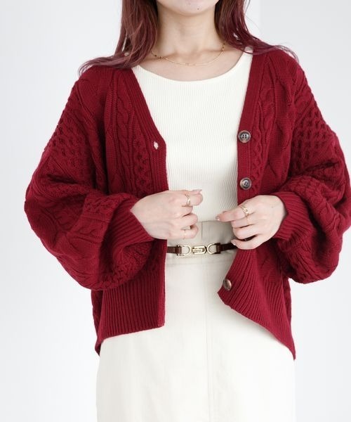 mysty woman(ミスティウーマン)の「ケーブルミックスボリュームカーディガン 165691(カーディガン/ボレロ・レディース・オフホワイト/チャコールグレー/モカ/ブルー/レッド/ライトグリーン・SMALL/MEDIUM)」の20枚目の写真