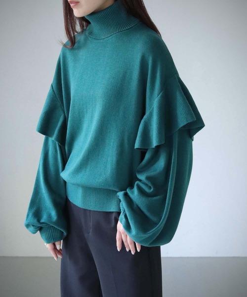 cheriella(シェリエラ)の「【cheriella】WEB限定ドロップショルダーフリルタートルネックニット(ニット/セーター・レディース・グリーン/ホワイト/パープル/ブラック・M)」の1枚目の写真