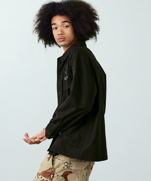 Alpha Industries（アルファインダストリーズ）の「パッチドミリタリーシャツジャケット（シャツ/ブラウス・メンズ・ブラック/グリーン・MEDIUM/LARGE/X-LARGE）」の5枚目の写真