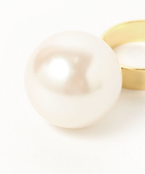 Ray BEAMS(レイビームス)の「Ray BEAMS / ビッグ パール リング(リング・レディース・ホワイト・ONE SIZE)」の3枚目の写真