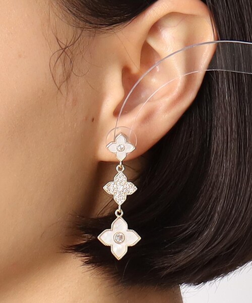 ペア⭐︎デイジーピアス デイジーモチーフ ピアス（ピアス（両耳用））｜LAURA ASHLEY