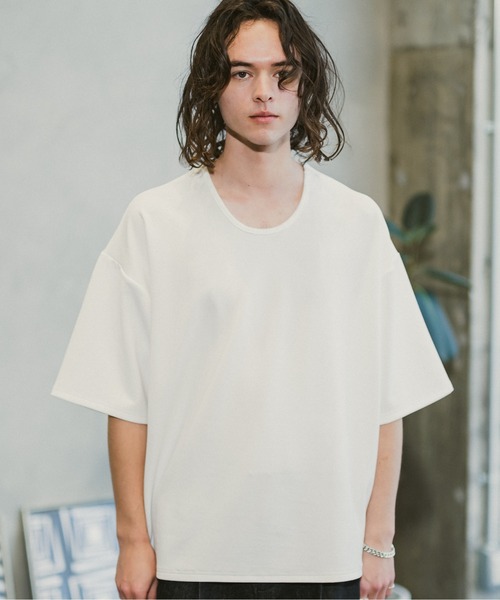 CASPER JOHN(キャスパージョン)の「U-neck loose T-shirts/UネックルーズTシャツ(Tシャツ/カットソー・メンズ・ホワイト/ライトグレー/カーキ/ブラック・SMALL/MEDIUM/LARGE)」の2枚目の写真