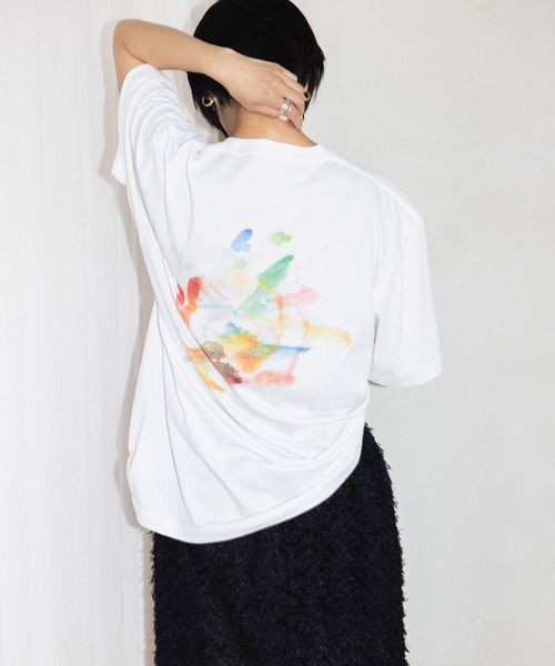 WoM(ワム)の「AOT ART T(Tシャツ/カットソー・レディース・オフホワイト/ライトブルー/スミクロ・MEDIUM/LARGE/SMALL)」の2枚目の写真