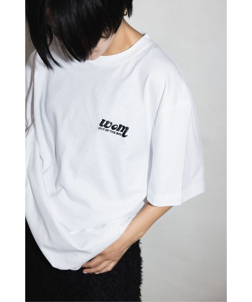 WoM(ワム)の「AOT ART T(Tシャツ/カットソー・レディース・オフホワイト/ライトブルー/スミクロ・MEDIUM/LARGE/SMALL)」の4枚目の写真