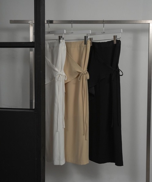 I_am（アイアム）の「asymmetry wrap skirt（スカート・レディース・ホワイト・FREE）」の3枚目の写真