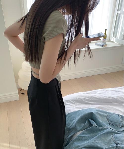 me+em select(ミームセレクト)の「バックストラップカットアウトショートリブTシャツ【 韓国製 】(Tシャツ/カットソー・レディース・グレー/カーキ/ブラック/クリーム・FREE)」の18枚目の写真