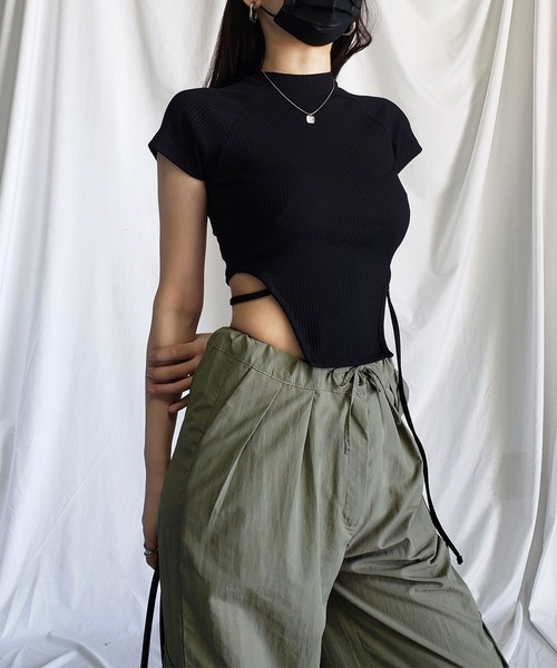 me+em select(ミームセレクト)の「バックストラップカットアウトショートリブTシャツ【 韓国製 】(Tシャツ/カットソー・レディース・グレー/カーキ/ブラック/クリーム・FREE)」の14枚目の写真