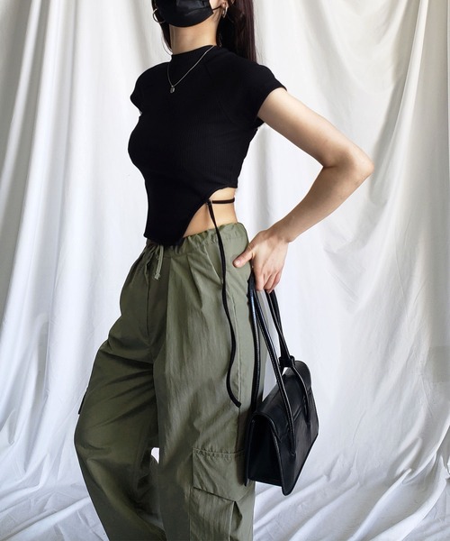 me+em select(ミームセレクト)の「バックストラップカットアウトショートリブTシャツ【 韓国製 】(Tシャツ/カットソー・レディース・グレー/カーキ/ブラック/クリーム・FREE)」の20枚目の写真