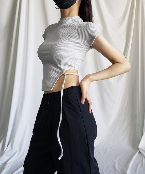 me+em select(ミームセレクト)の「バックストラップカットアウトショートリブTシャツ【 韓国製 】(Tシャツ/カットソー・レディース・グレー/カーキ/ブラック/クリーム・FREE)」の9枚目の写真