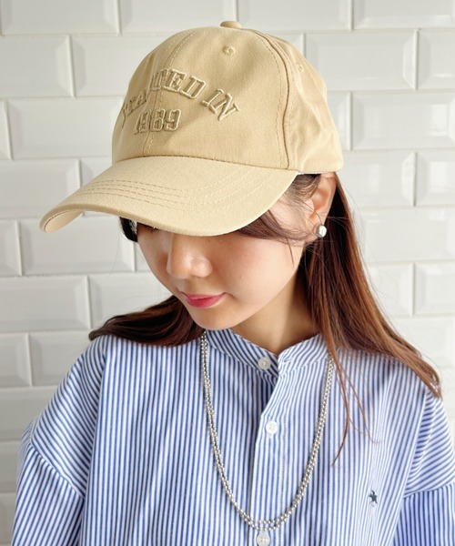 CLEA（クレア）の「カレッジロゴ刺繍ヴィンテージ風キャップ（キャップ・レディース・ブラック/ベージュ/グリーン/レッド/ホワイト/ネイビー/グレー・FREE）」の5枚目の写真