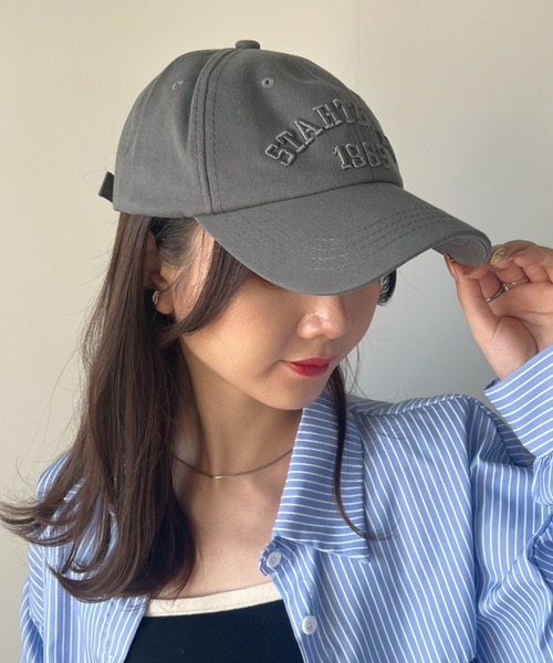 CLEA（クレア）の「カレッジロゴ刺繍ヴィンテージ風キャップ（キャップ・レディース・ブラック/ベージュ/グリーン/レッド/ホワイト/ネイビー/グレー・FREE）」の4枚目の写真