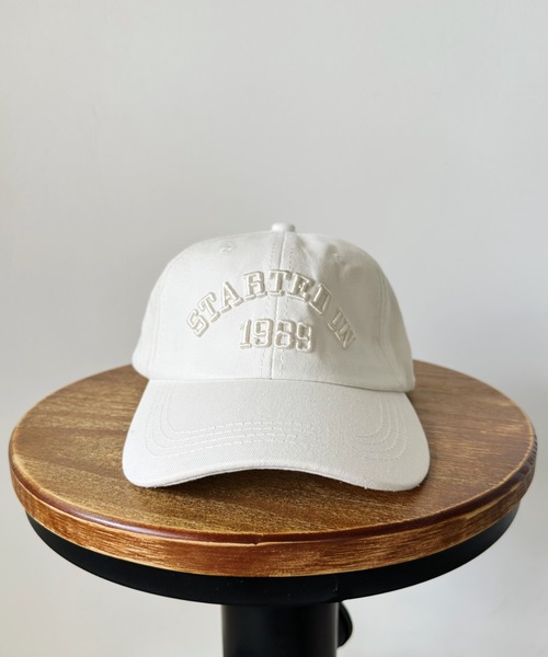 CLEA（クレア）の「カレッジロゴ刺繍ヴィンテージ風キャップ（キャップ・レディース・ブラック/ベージュ/グリーン/レッド/ホワイト/ネイビー/グレー・FREE）」の8枚目の写真