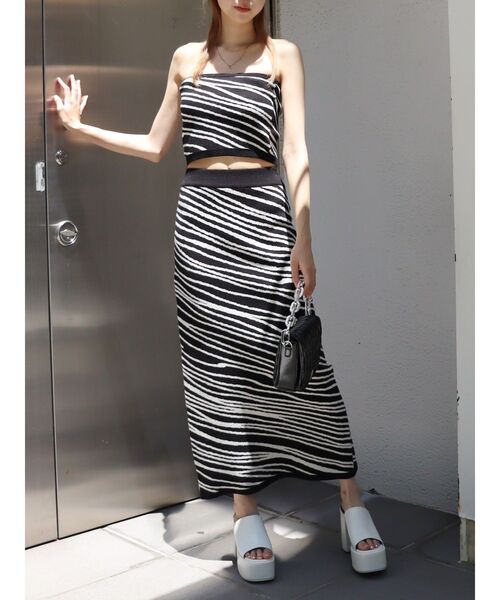 EVRIS（エヴリス）の「ジオメトリックニットベアトップ【セットアップ着用可能】（チューブトップ・レディース・カーキ/ブラック・FREE）」の10枚目の写真