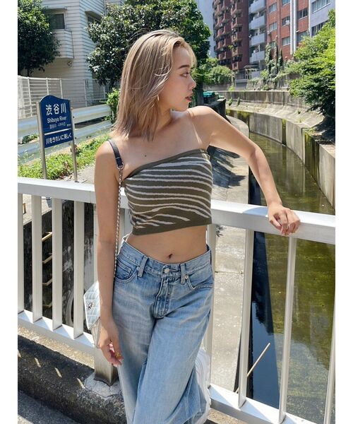 EVRIS（エヴリス）の「ジオメトリックニットベアトップ【セットアップ着用可能】（チューブトップ・レディース・カーキ/ブラック・FREE）」の14枚目の写真