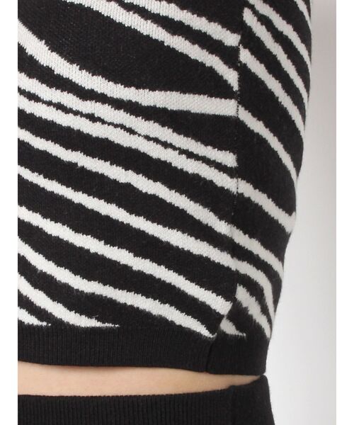 EVRIS（エヴリス）の「ジオメトリックニットベアトップ【セットアップ着用可能】（チューブトップ・レディース・カーキ/ブラック・FREE）」の21枚目の写真