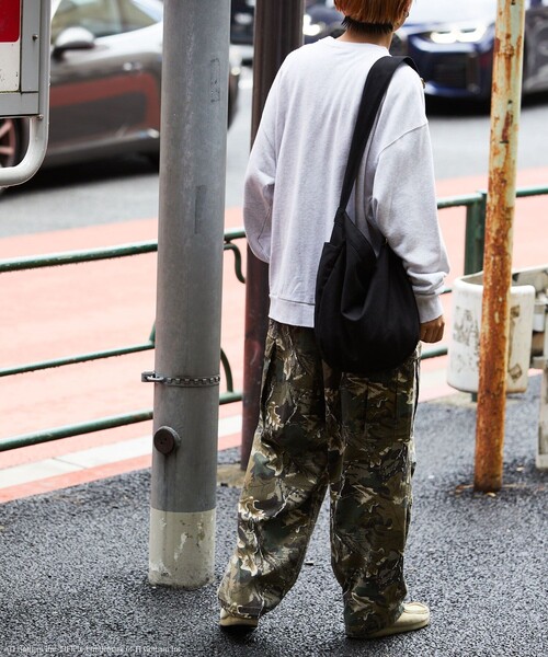 LIFE（ライフ）の「LIFE/ライフ 別注 LIFE Kurt Cobain コラボフォト クルーネックスウェット/ダメージ加工/ユーズド加工/ビックシルエット（スウェット・メンズ・スミクロ/アッシュグレー・SMALL/MEDIUM/LARGE）」の12枚目の写真