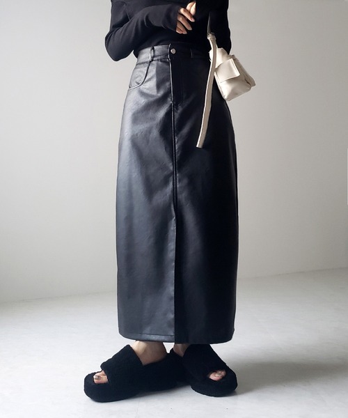 me+em select(ミームセレクト)の「※※【 3color / 3size 】フロントスリットヴィンテージフェイクレザースカート(スカート・レディース・ブラック/ベージュ/グレー・SMALL/MEDIUM/LARGE)」の5枚目の写真