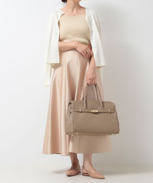 AULENTTI（オウレンティ）の「【AULENTTI/ オーレンティ】ひねりベルトレザートートバッグ（ショルダーバッグ・レディース・ブラック/キャメル・FREE）」の14枚目の写真