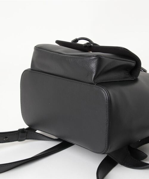 FURLA（フルラ）の「FURLA FLOW S BACKPACK（バックパック/リュック・レディース・ブラック・ONE SIZE）」の3枚目の写真