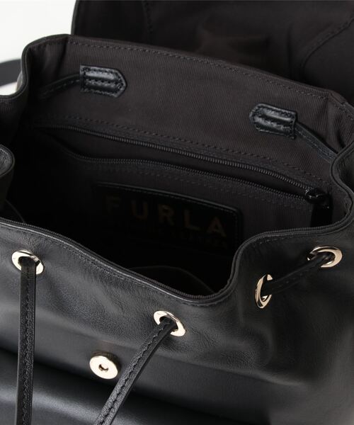 FURLA（フルラ）の「FURLA FLOW S BACKPACK（バックパック/リュック・レディース・ブラック・ONE SIZE）」の4枚目の写真