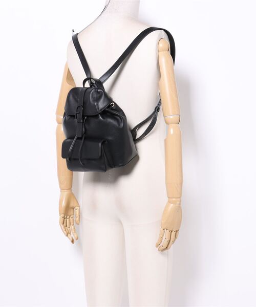 FURLA（フルラ）の「FURLA FLOW S BACKPACK（バックパック/リュック・レディース・ブラック・ONE SIZE）」の5枚目の写真