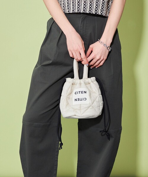 CITEN(シテン)の「<CITEN>パデッド バケット バッグ(トートバッグ・レディース・ベージュ/ロイヤルブルー/シルバー/ブラック・FREE)」の3枚目の写真