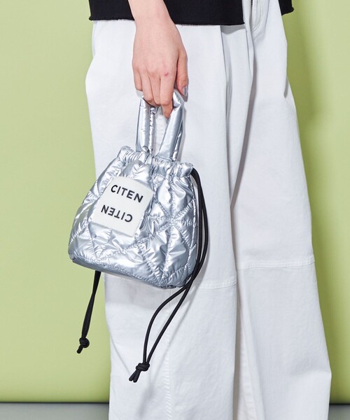 CITEN(シテン)の「<CITEN>パデッド バケット バッグ(トートバッグ・レディース・ベージュ/ロイヤルブルー/シルバー/ブラック・FREE)」の4枚目の写真