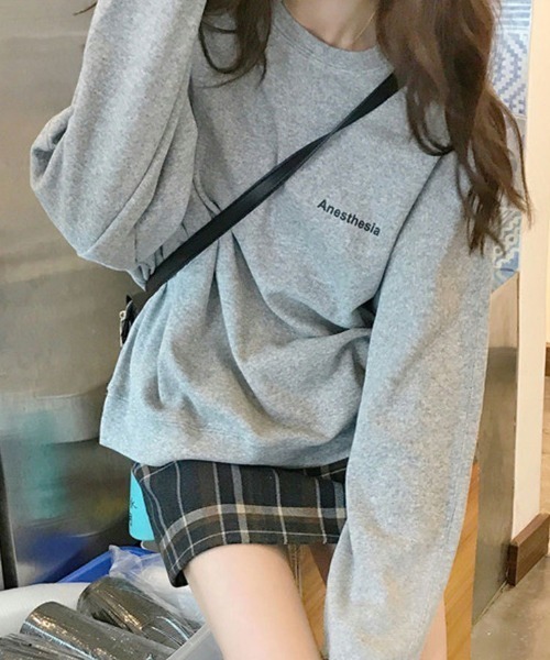 Per sist ence(パーシエンス)の「ルーズシルエットワンポイントロゴスウェット(スウェット・レディース・グレー/ネイビー・FREE)」の2枚目の写真