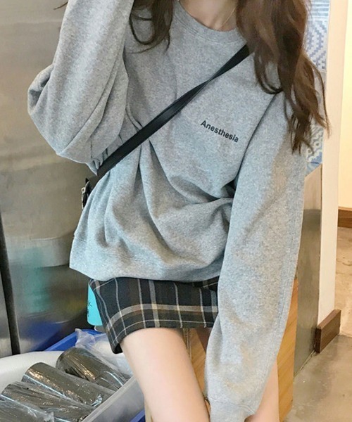 Per sist ence(パーシエンス)の「ルーズシルエットワンポイントロゴスウェット(スウェット・レディース・グレー/ネイビー・FREE)」の6枚目の写真