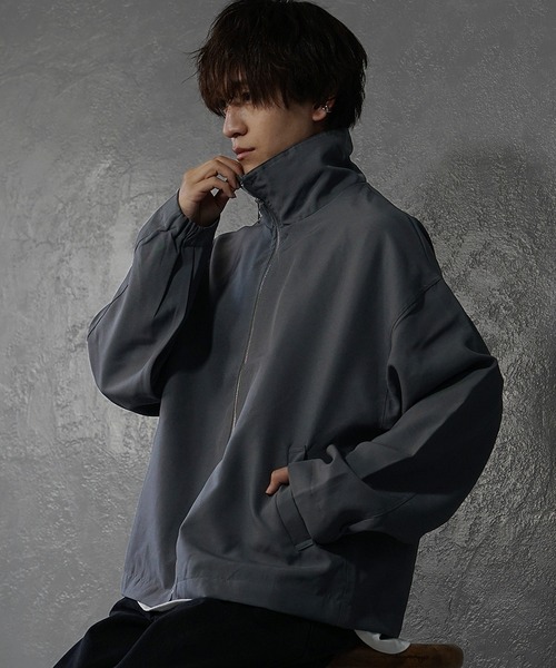 MinoriTY(マイノリティ)の「【MinoriTY】ポリツイルハイネックブルゾン ジップブルゾンライトアウター ジャケット メンズ 秋服(ブルゾン・メンズ・オフホワイト/ブルー/ブラック/チャコール・M/L/XL)」の4枚目の写真