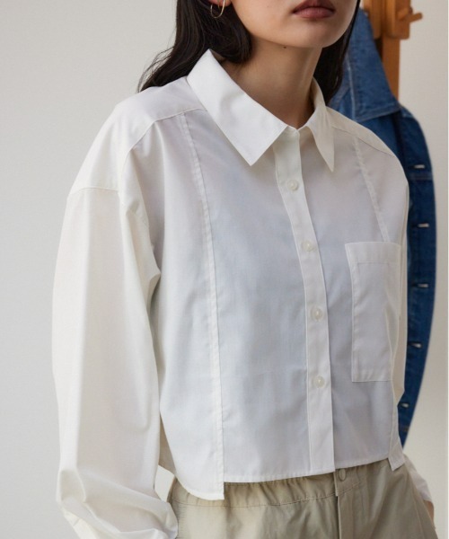 AZUL by moussy（アズールバイマウジー）の「ショートキリカエシャツ（シャツ/ブラウス・レディース・サックスブルー/ブルー系その他2/オフホワイト/ホワイト系その他・FREE）」の2枚目の写真