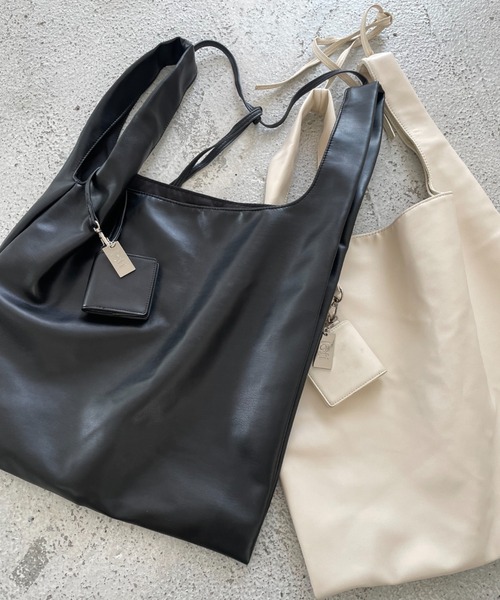 loti（ロティ）の「loti コインケース付きトート（トートバッグ・レディース・ブラック/シルバー/オフホワイト/ブラック系その他・ONE SIZE）」の14枚目の写真