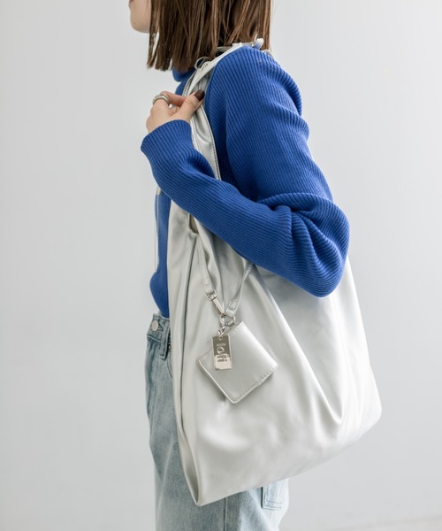 loti（ロティ）の「loti コインケース付きトート（トートバッグ・レディース・ブラック/シルバー/オフホワイト/ブラック系その他・ONE SIZE）」の12枚目の写真