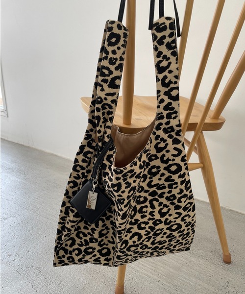 loti（ロティ）の「loti コインケース付きトート（トートバッグ・レディース・ブラック/シルバー/オフホワイト/ブラック系その他・ONE SIZE）」の9枚目の写真