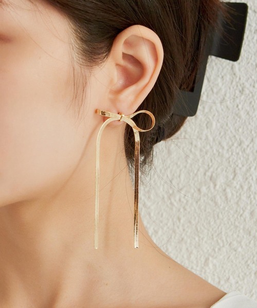 LA VORAGINE(ラ ヴォラジネ)の「スネークチェーンリボンピアス ボール(ピアス(両耳用)・レディース・ゴールド/シルバー・FREE)」の4枚目の写真