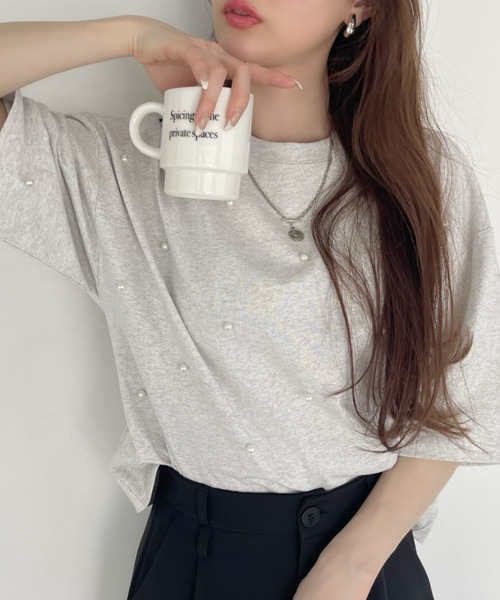 Ada.(エイダ)の「パール付き 半袖 Tシャツ(Tシャツ/カットソー・レディース・ブラック/ライトベージュ/ブルー系その他/オートミール・FREE)」の5枚目の写真