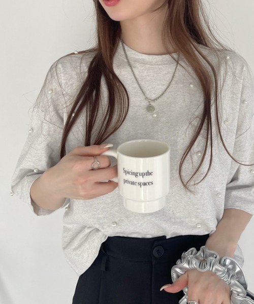Ada.(エイダ)の「パール付き 半袖 Tシャツ(Tシャツ/カットソー・レディース・ブラック/ライトベージュ/ブルー系その他/オートミール・FREE)」の6枚目の写真