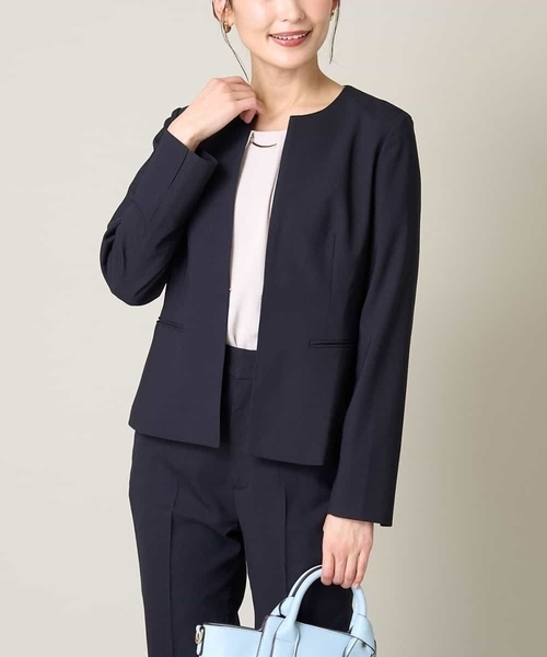 a.v.v(アーヴェヴェ)の「【接触冷感/洗える/UVカット】オックスストレッチキーネックジャケット【Reflax】(ノーカラージャケット・レディース・ライトグレー/モカ/ネイビー・34/36/40/42/38)」の3枚目の写真