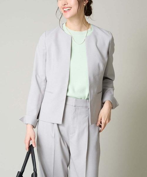 a.v.v(アーヴェヴェ)の「【接触冷感/洗える/UVカット】オックスストレッチキーネックジャケット【Reflax】(ノーカラージャケット・レディース・ライトグレー/モカ/ネイビー・34/36/40/42/38)」の2枚目の写真