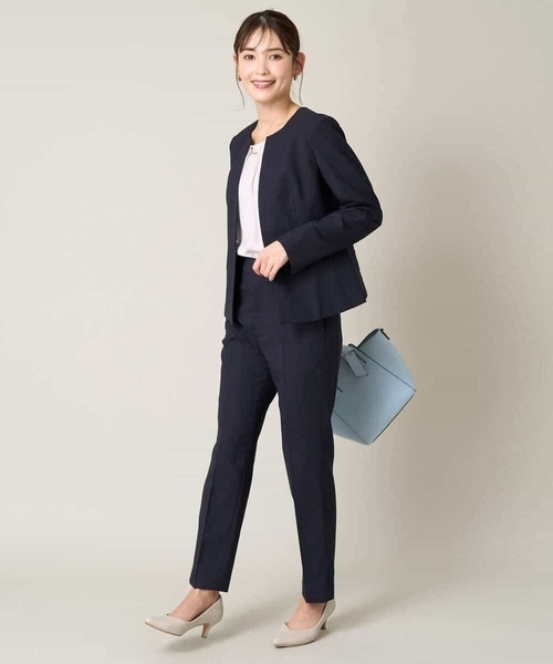 a.v.v(アーヴェヴェ)の「【接触冷感/洗える/UVカット】オックスストレッチキーネックジャケット【Reflax】(ノーカラージャケット・レディース・ライトグレー/モカ/ネイビー・34/36/40/42/38)」の4枚目の写真