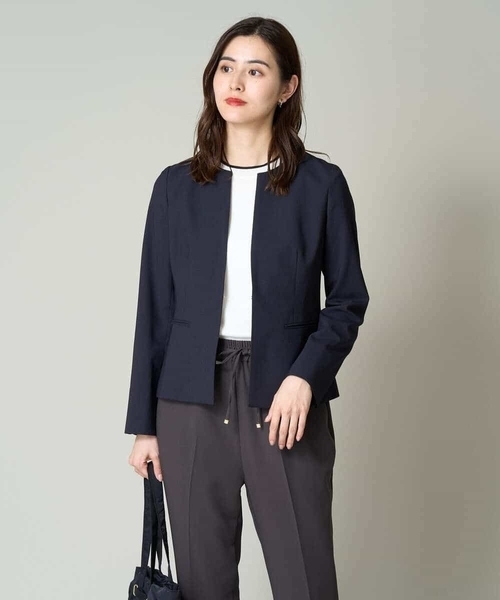 a.v.v(アーヴェヴェ)の「【接触冷感/洗える/UVカット】オックスストレッチキーネックジャケット【Reflax】(ノーカラージャケット・レディース・ライトグレー/モカ/ネイビー・34/36/40/42/38)」の5枚目の写真