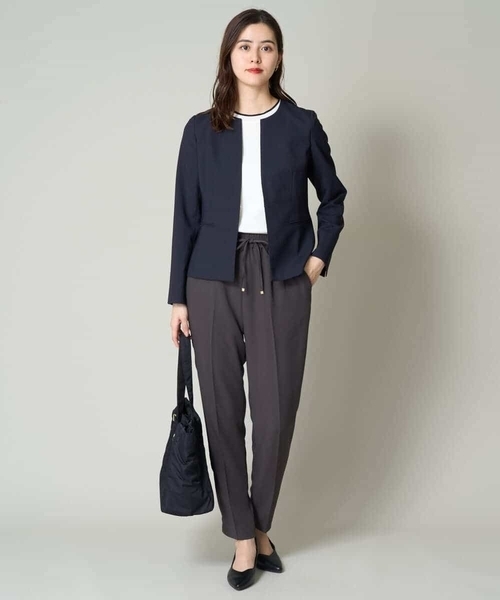 a.v.v(アーヴェヴェ)の「【接触冷感/洗える/UVカット】オックスストレッチキーネックジャケット【Reflax】(ノーカラージャケット・レディース・ライトグレー/モカ/ネイビー・34/36/40/42/38)」の7枚目の写真