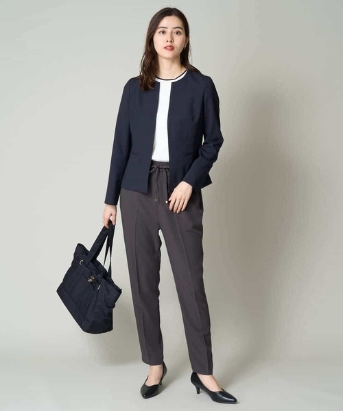 a.v.v(アーヴェヴェ)の「【接触冷感/洗える/UVカット】オックスストレッチキーネックジャケット【Reflax】(ノーカラージャケット・レディース・ライトグレー/モカ/ネイビー・34/36/40/42/38)」の8枚目の写真