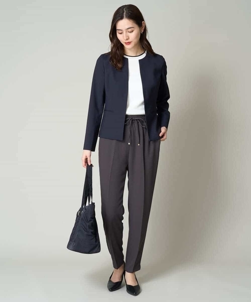 a.v.v(アーヴェヴェ)の「【接触冷感/洗える/UVカット】オックスストレッチキーネックジャケット【Reflax】(ノーカラージャケット・レディース・ライトグレー/モカ/ネイビー・34/36/40/42/38)」の9枚目の写真