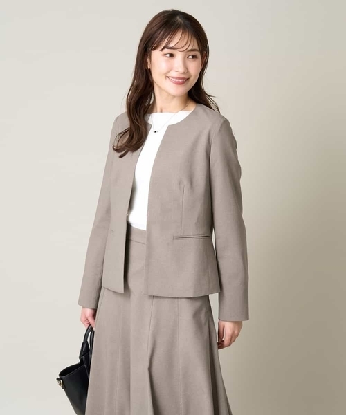 a.v.v(アーヴェヴェ)の「【接触冷感/洗える/UVカット】オックスストレッチキーネックジャケット【Reflax】(ノーカラージャケット・レディース・ライトグレー/モカ/ネイビー・34/36/40/42/38)」の11枚目の写真