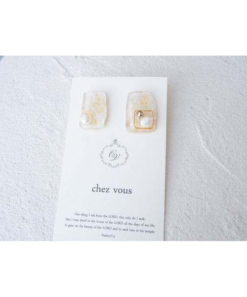 tone(トーン)の「【chez vous】Ink art pearl ピアス(MA)(ピアス(両耳用)・レディース・ホワイト系その他/ブルー系その他/パープル系その他/イエロー系その他・FREE)」の1枚目の写真