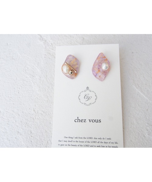 tone(トーン)の「【chez vous】Ink art pearl ピアス(MA)(ピアス(両耳用)・レディース・ホワイト系その他/ブルー系その他/パープル系その他/イエロー系その他・FREE)」の3枚目の写真
